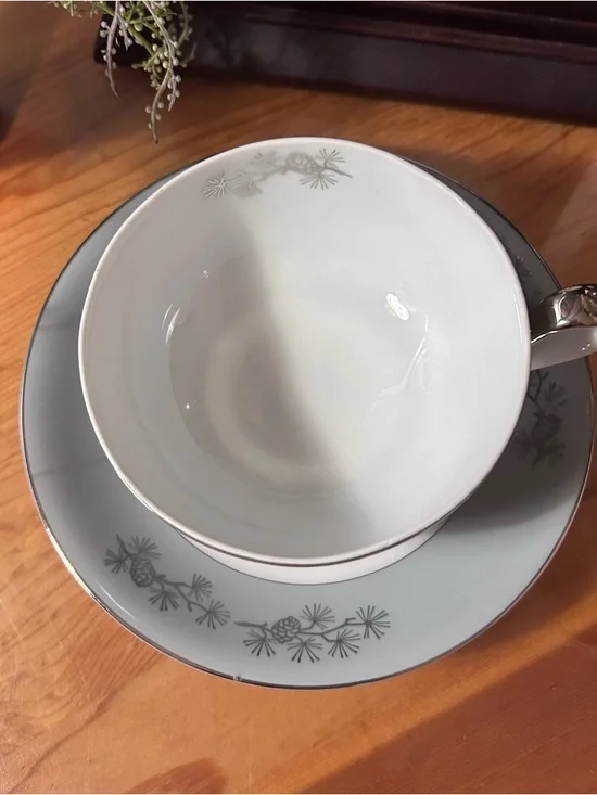 (UT) Vintage Seyei Toki Co. "Silver Cone" Cup and Saucer - Picture 4 of 9